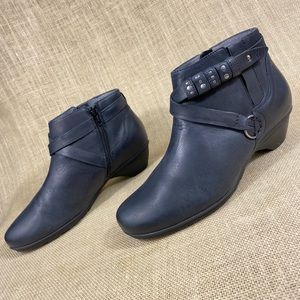 Abeo ankle boots booties oiled  leather grey black zip up size 7 N